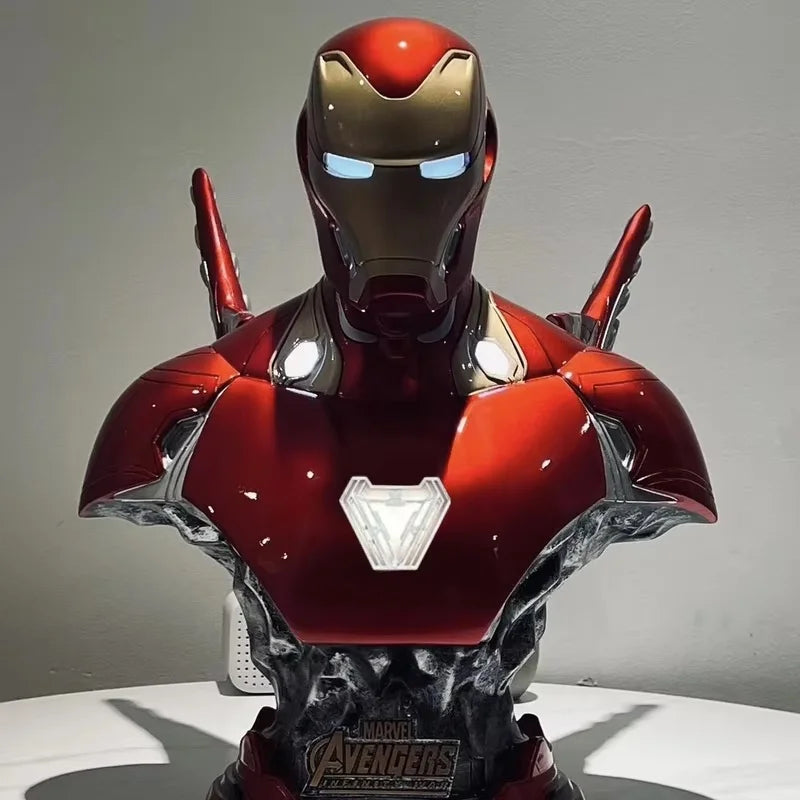 Podświetlane popiersie Avengers Iron Man – Klasyczne, podstawa Avengers