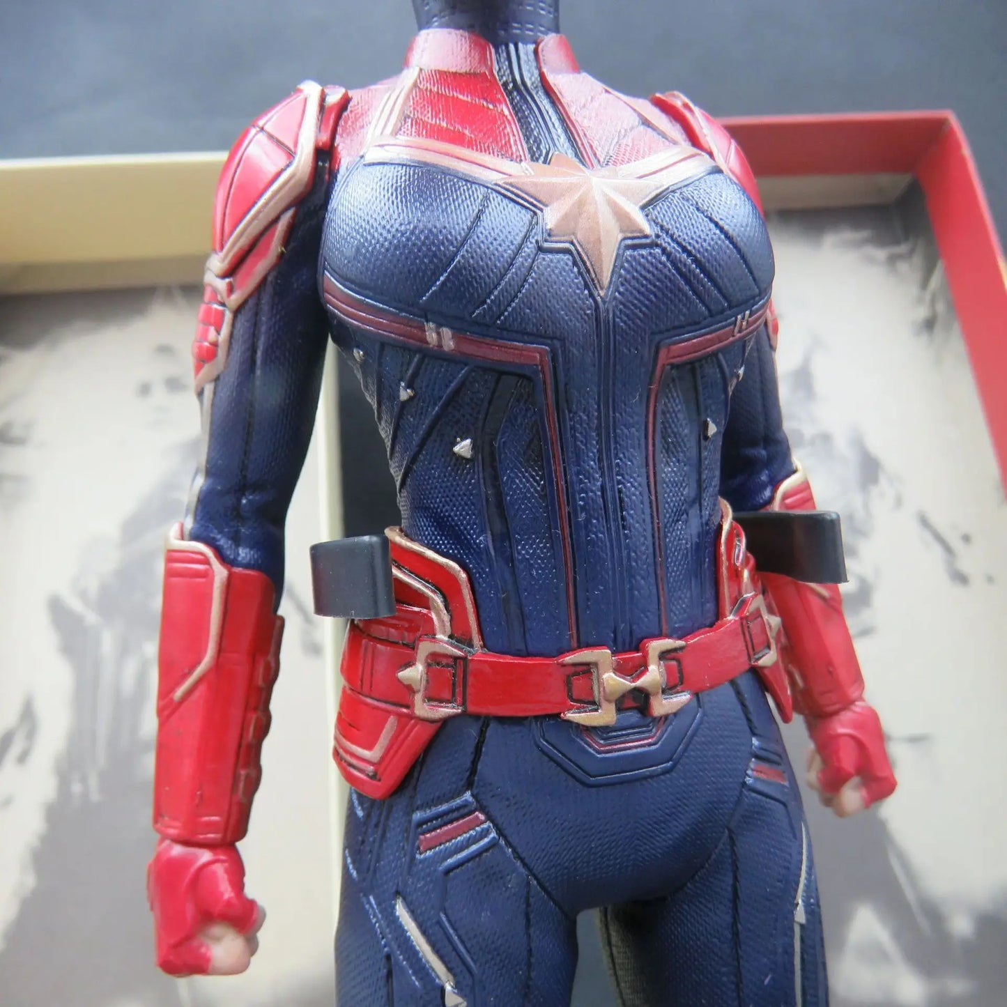 Statua Avengers Captain Marvel – kolekcjonerska, PVC, pudełko, 30cm